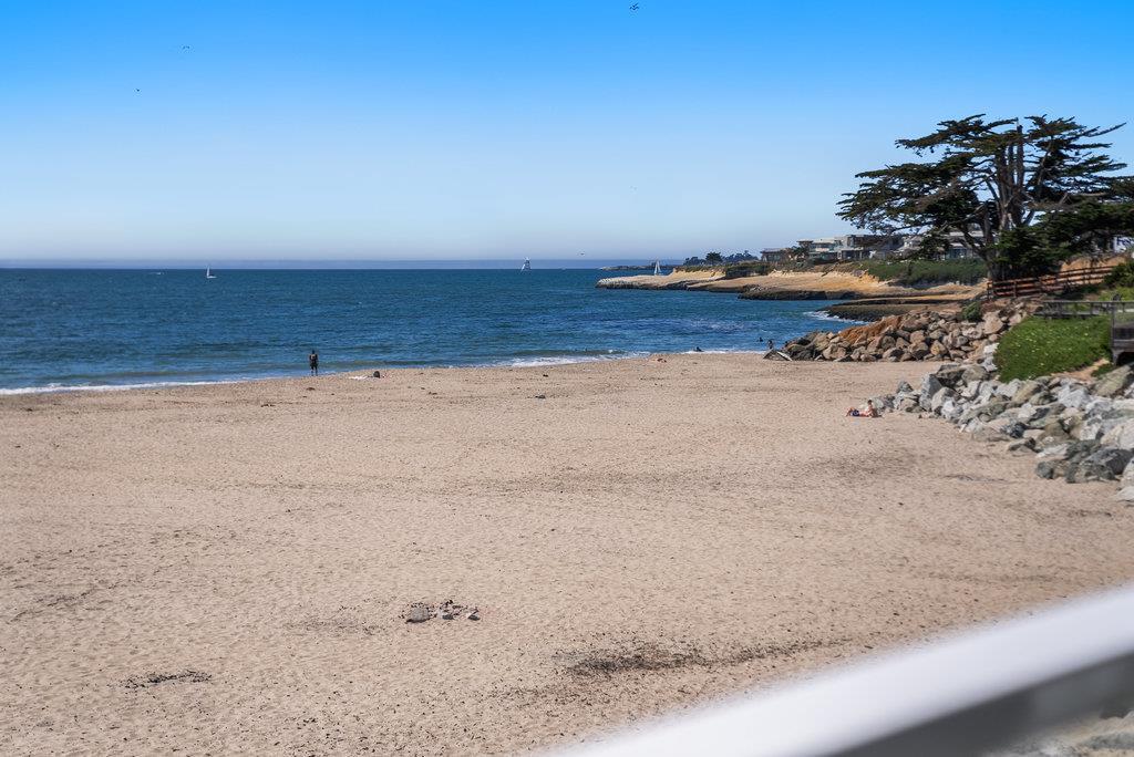 Detail Gallery Image 13 of 34 For 22130 E Cliff Dr 2d,  Santa Cruz,  CA 95062 - 2 Beds | 2 Baths