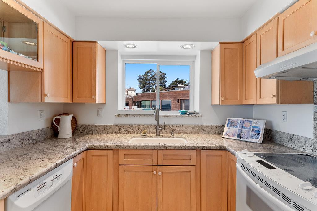 Detail Gallery Image 15 of 34 For 22130 E Cliff Dr 2d,  Santa Cruz,  CA 95062 - 2 Beds | 2 Baths