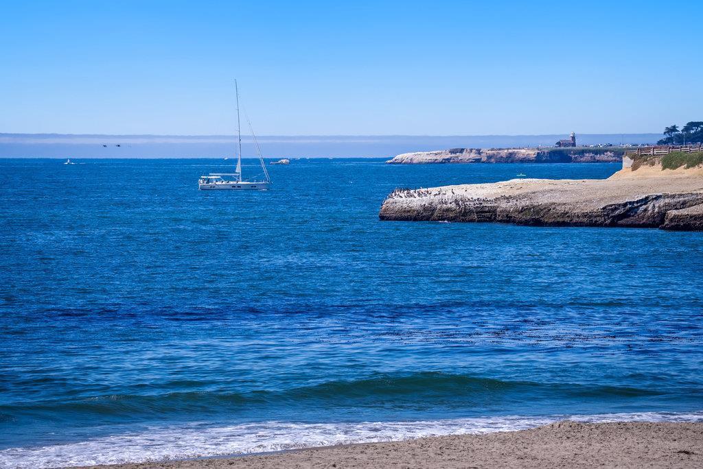 Detail Gallery Image 30 of 34 For 22130 E Cliff Dr 2d,  Santa Cruz,  CA 95062 - 2 Beds | 2 Baths