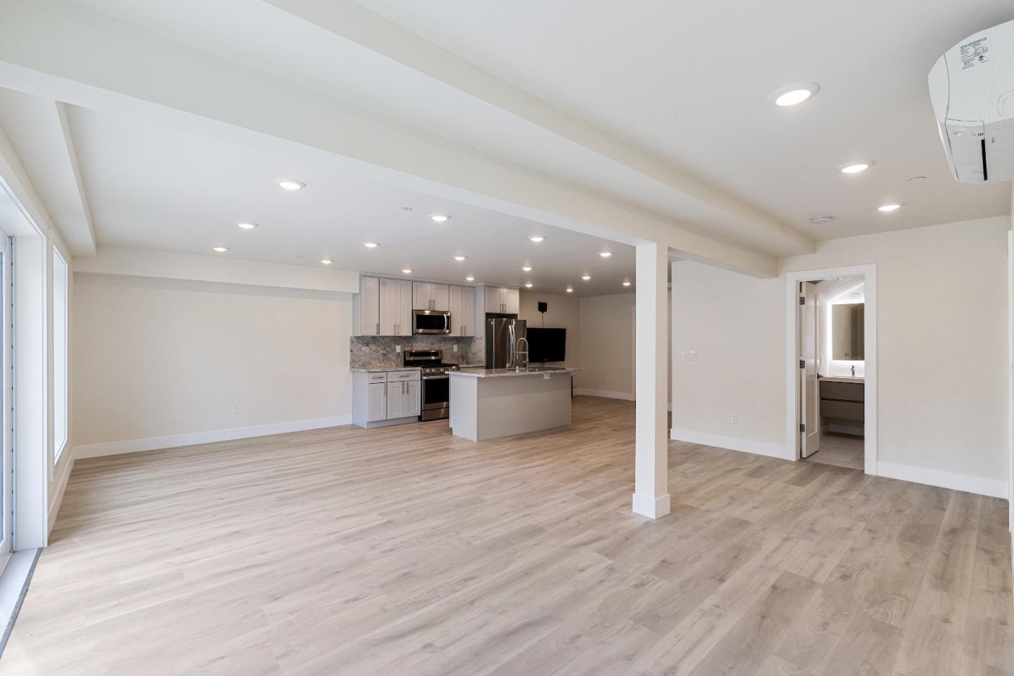 Detail Gallery Image 4 of 14 For 1530 Lakeview #B,  Hillsborough,  CA 94010 - 2 Beds | 1 Baths