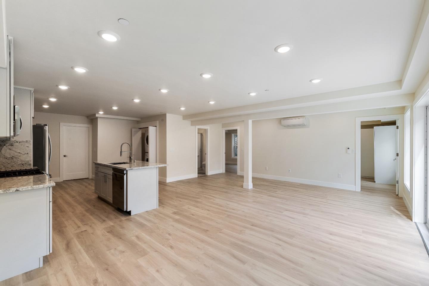 Detail Gallery Image 5 of 14 For 1530 Lakeview #B,  Hillsborough,  CA 94010 - 2 Beds | 1 Baths