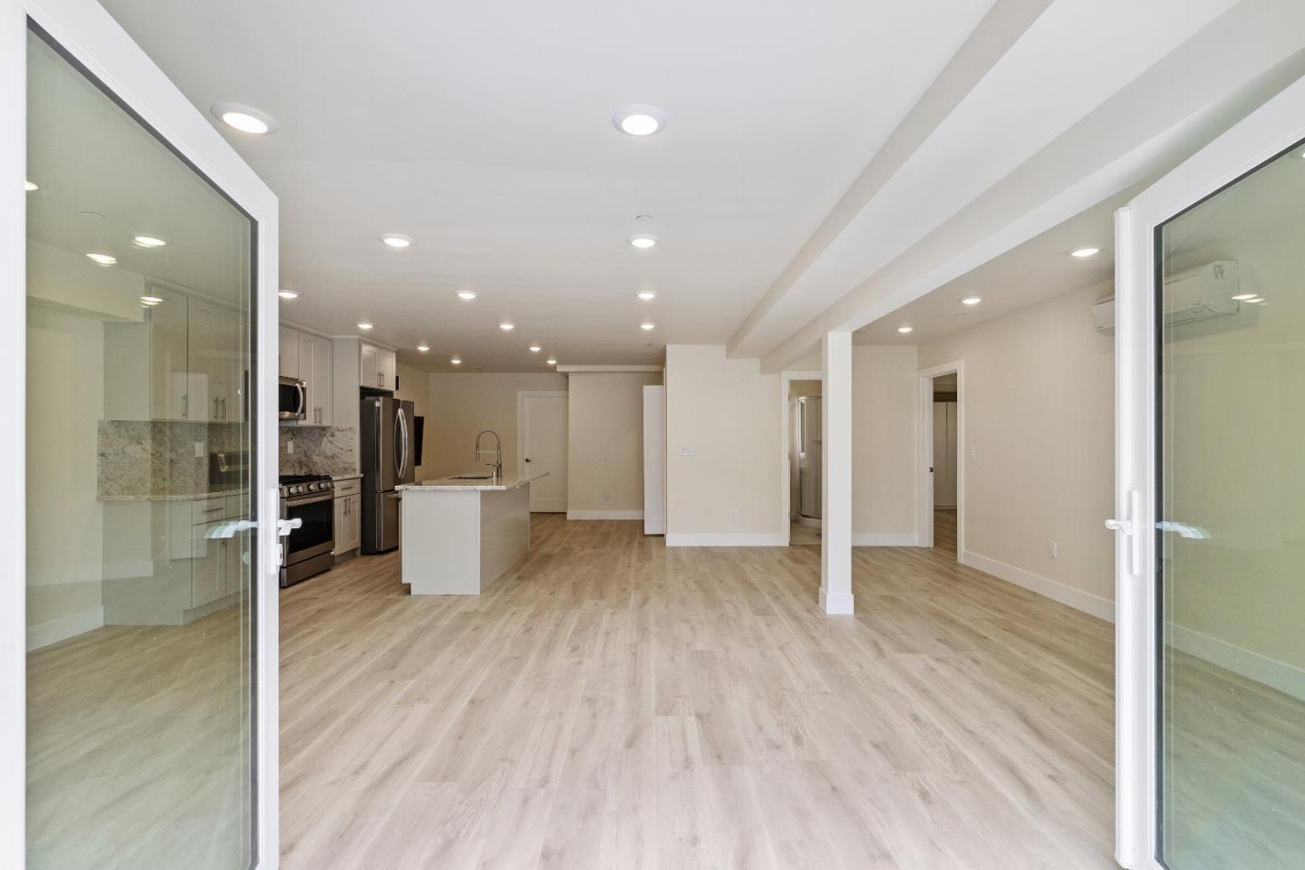 Detail Gallery Image 6 of 14 For 1530 Lakeview #B,  Hillsborough,  CA 94010 - 2 Beds | 1 Baths