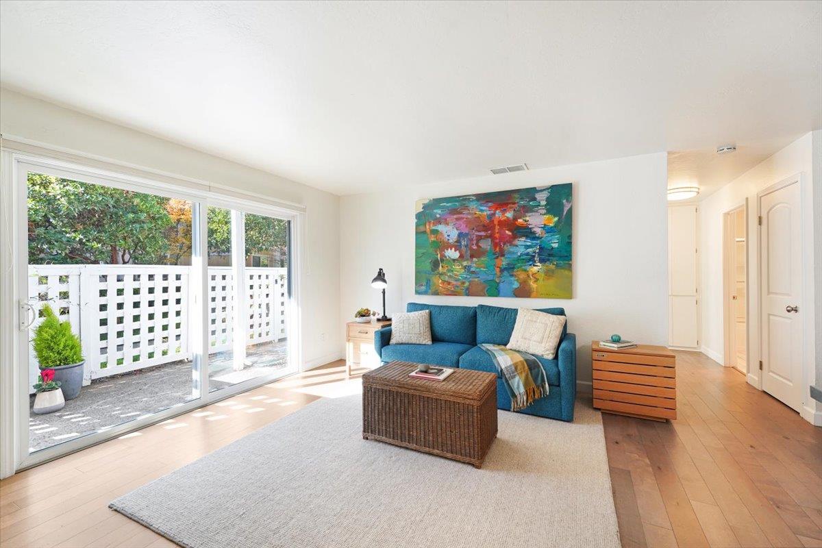 Detail Gallery Image 4 of 26 For 755 14th Ave #205,  Santa Cruz,  CA 95062 - 2 Beds | 1 Baths