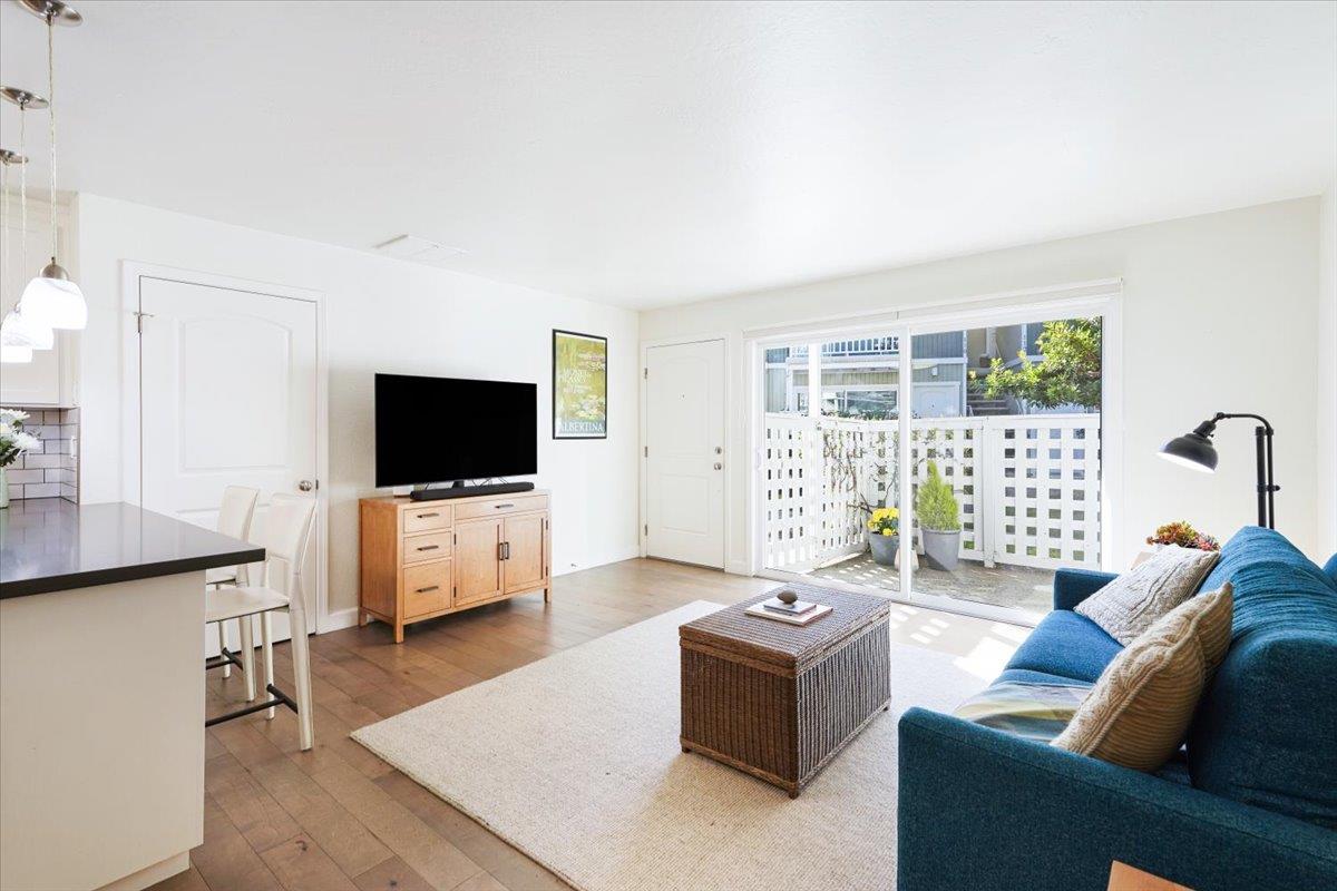 Detail Gallery Image 5 of 26 For 755 14th Ave #205,  Santa Cruz,  CA 95062 - 2 Beds | 1 Baths