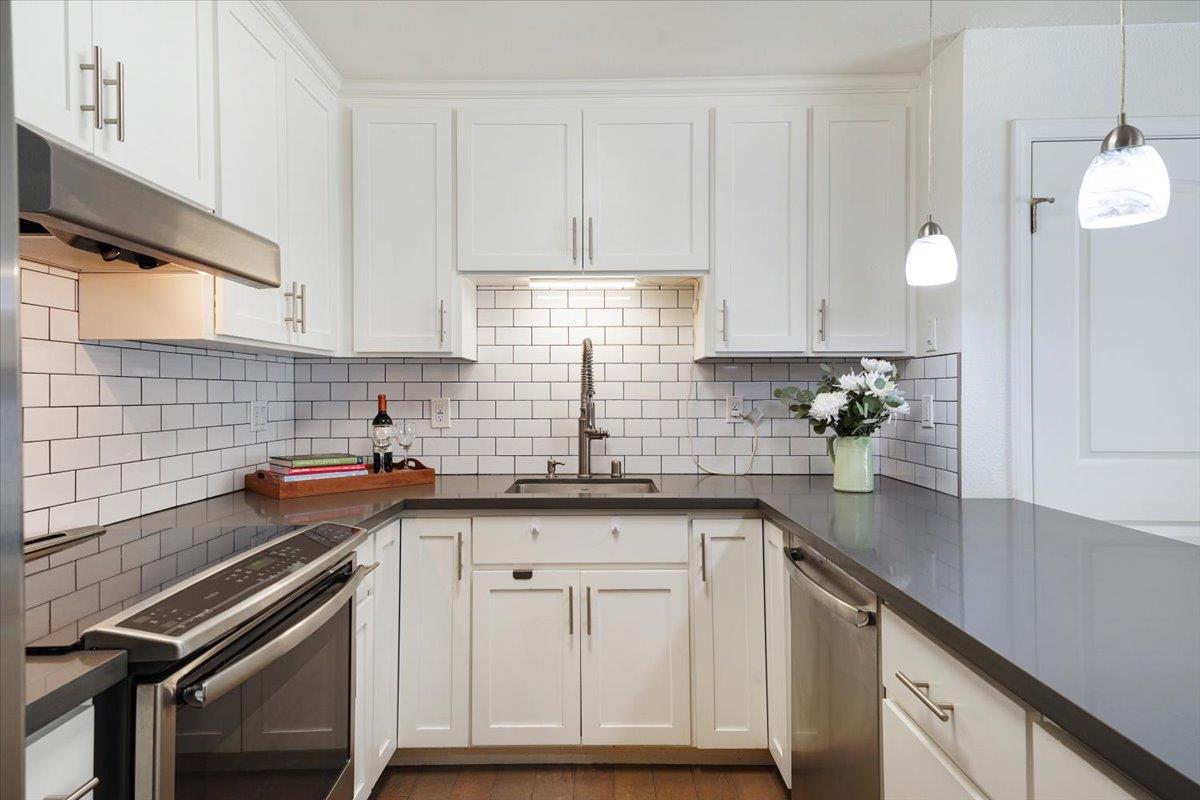 Detail Gallery Image 8 of 26 For 755 14th Ave #205,  Santa Cruz,  CA 95062 - 2 Beds | 1 Baths