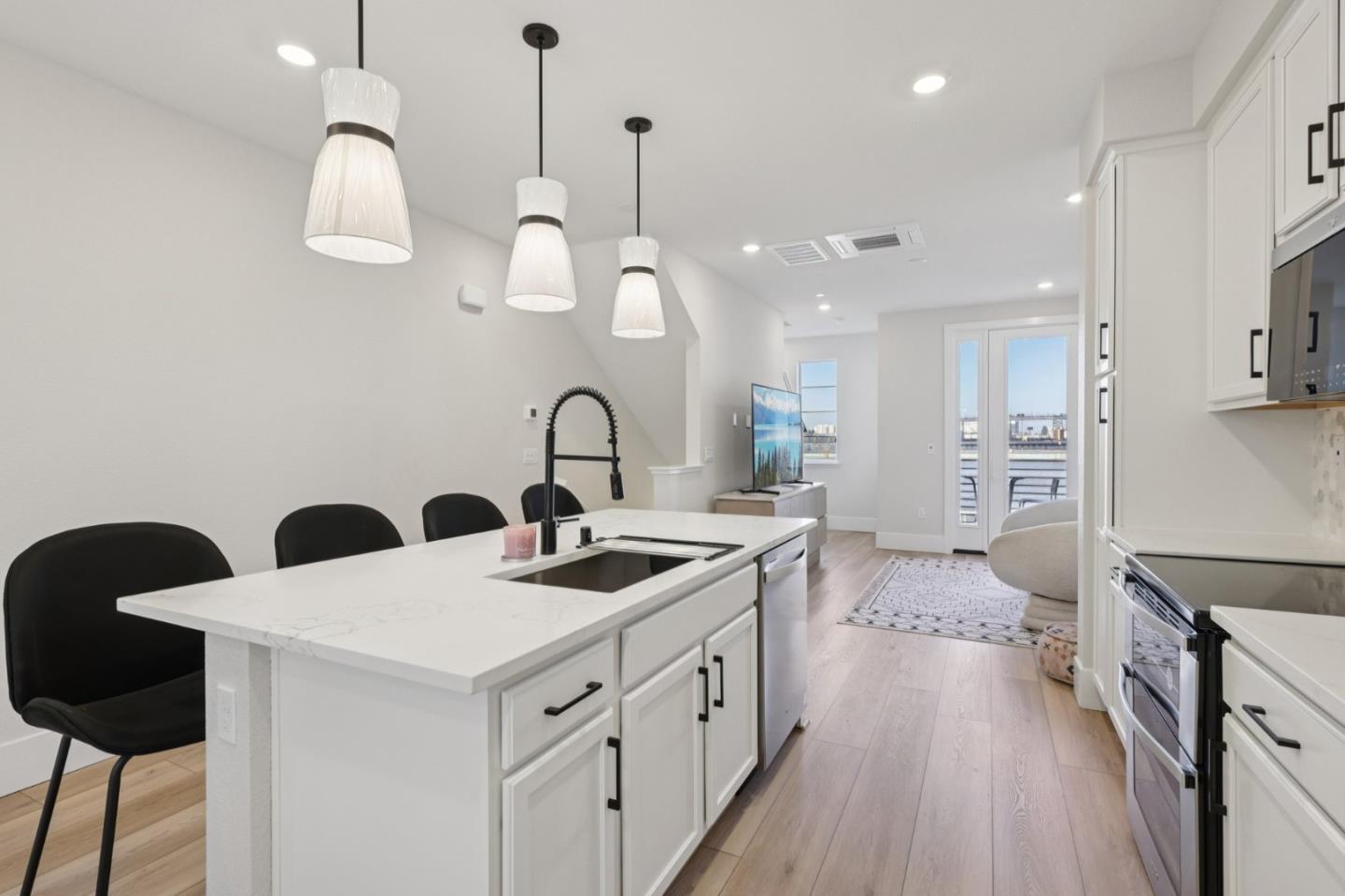 Detail Gallery Image 12 of 55 For 473 Sentinel Dr, Alameda,  CA 94501 - 2 Beds | 1/1 Baths