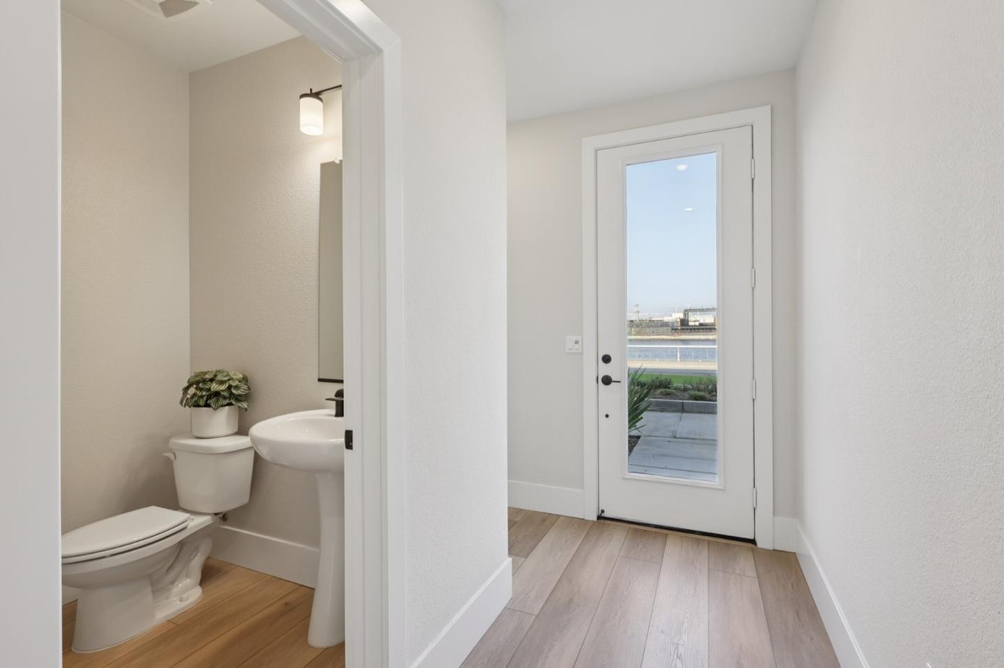 Detail Gallery Image 16 of 55 For 473 Sentinel Dr, Alameda,  CA 94501 - 2 Beds | 1/1 Baths