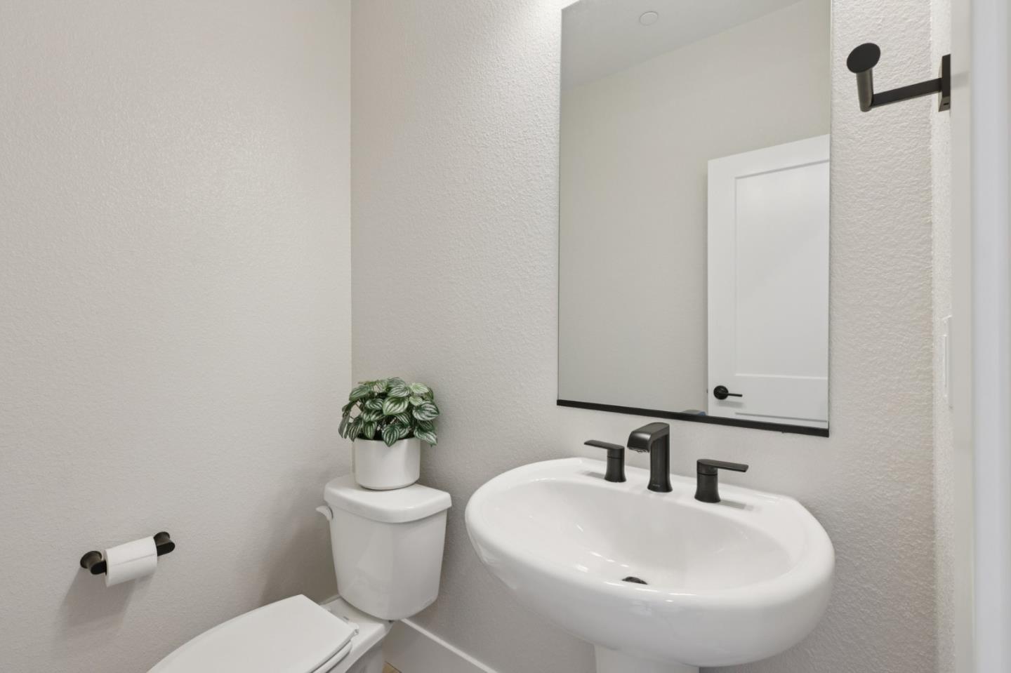 Detail Gallery Image 17 of 55 For 473 Sentinel Dr, Alameda,  CA 94501 - 2 Beds | 1/1 Baths