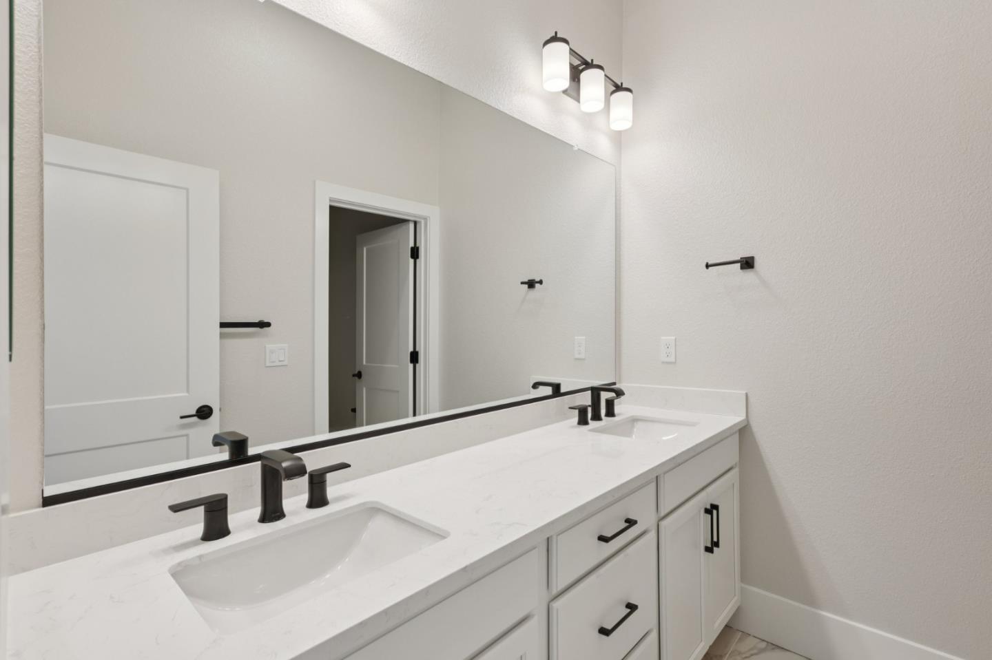Detail Gallery Image 19 of 55 For 473 Sentinel Dr, Alameda,  CA 94501 - 2 Beds | 1/1 Baths