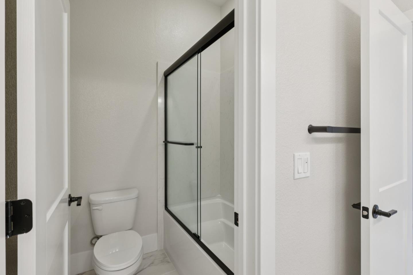Detail Gallery Image 20 of 55 For 473 Sentinel Dr, Alameda,  CA 94501 - 2 Beds | 1/1 Baths