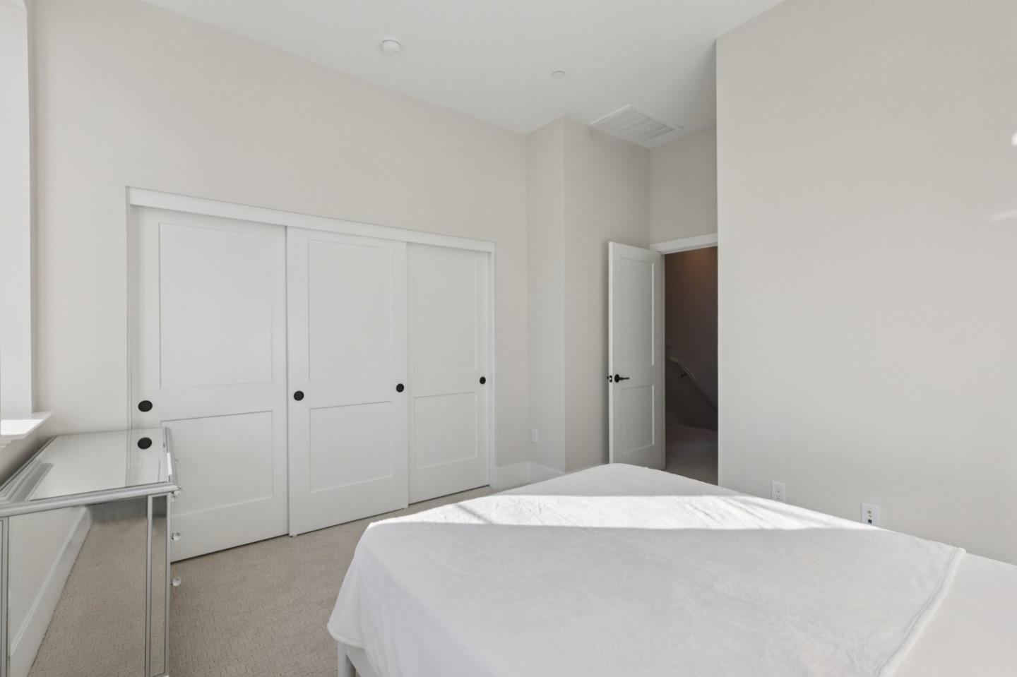 Detail Gallery Image 27 of 55 For 473 Sentinel Dr, Alameda,  CA 94501 - 2 Beds | 1/1 Baths