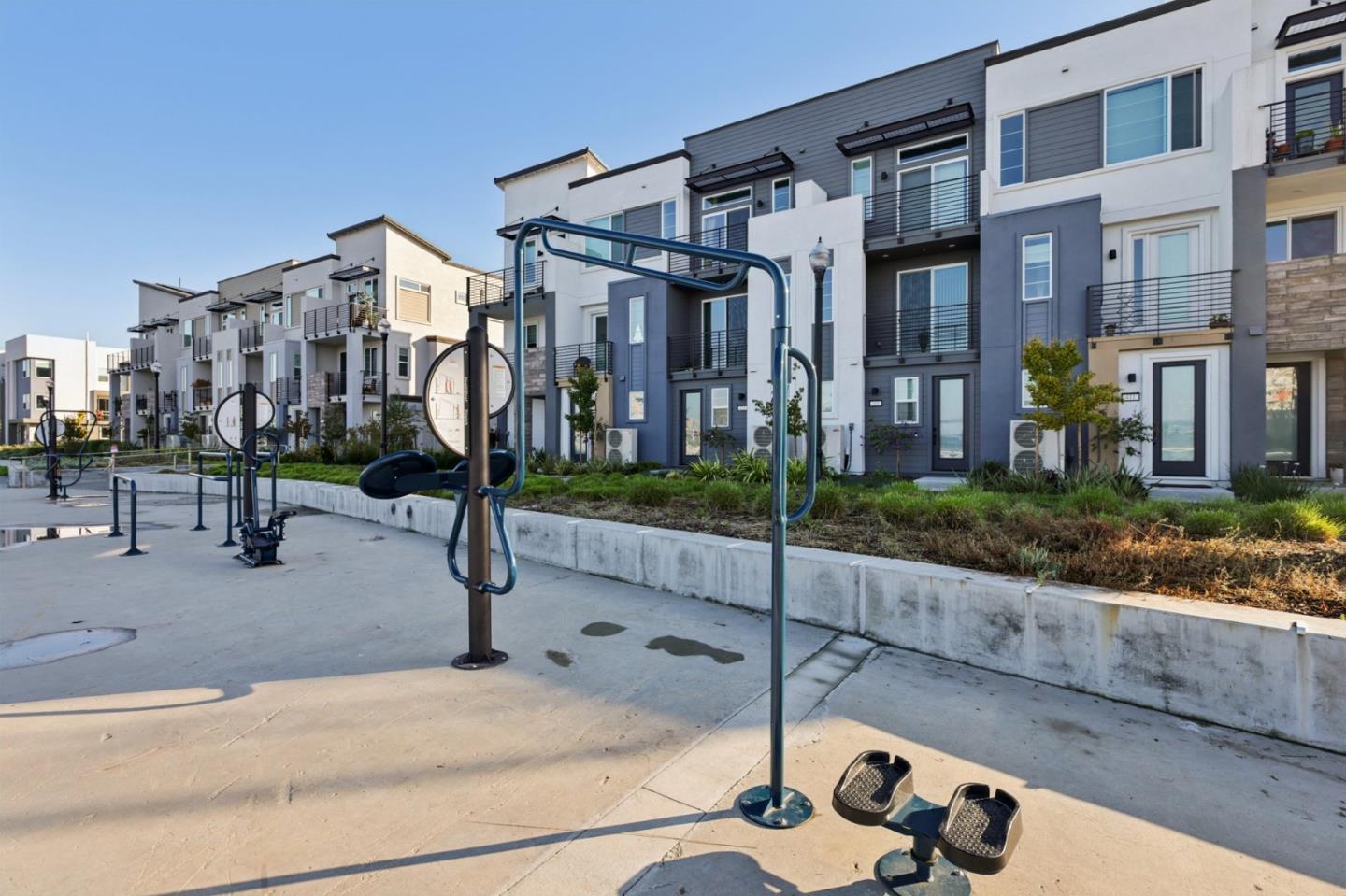 Detail Gallery Image 42 of 55 For 473 Sentinel Dr, Alameda,  CA 94501 - 2 Beds | 1/1 Baths