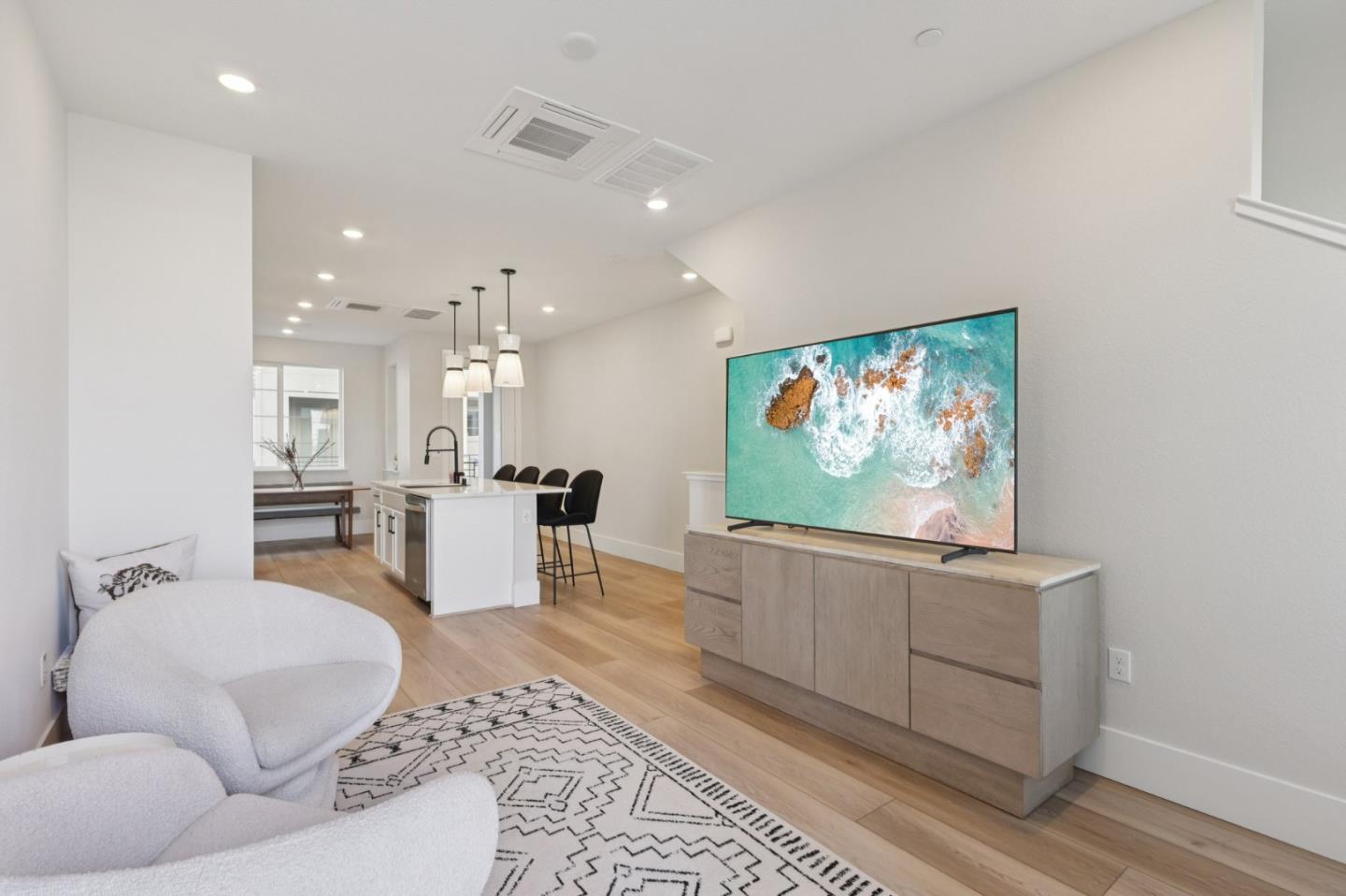 Detail Gallery Image 7 of 55 For 473 Sentinel Dr, Alameda,  CA 94501 - 2 Beds | 1/1 Baths