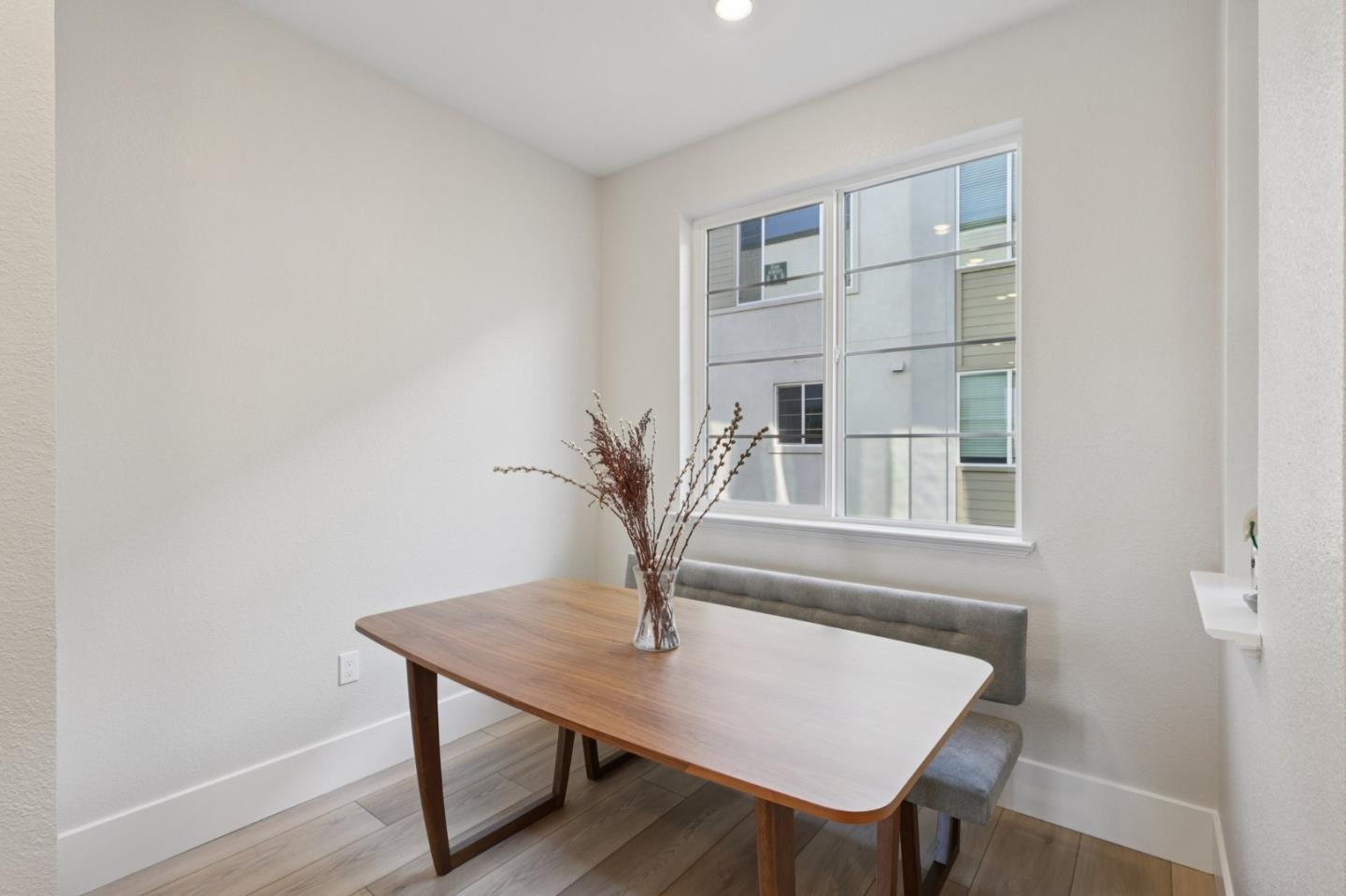 Detail Gallery Image 9 of 55 For 473 Sentinel Dr, Alameda,  CA 94501 - 2 Beds | 1/1 Baths