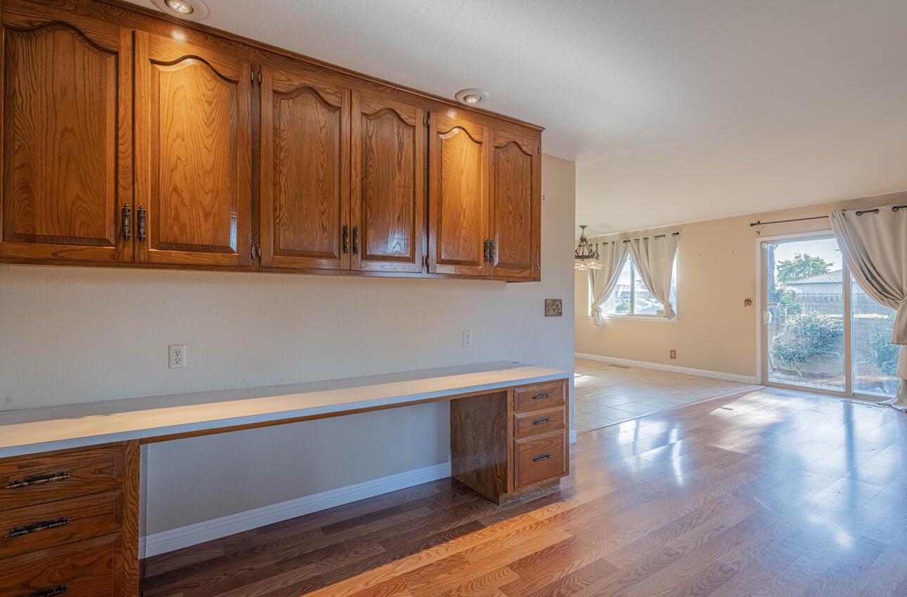 Detail Gallery Image 10 of 47 For 1007 Driftwood Pl, Salinas,  CA 93901 - 4 Beds | 3/1 Baths