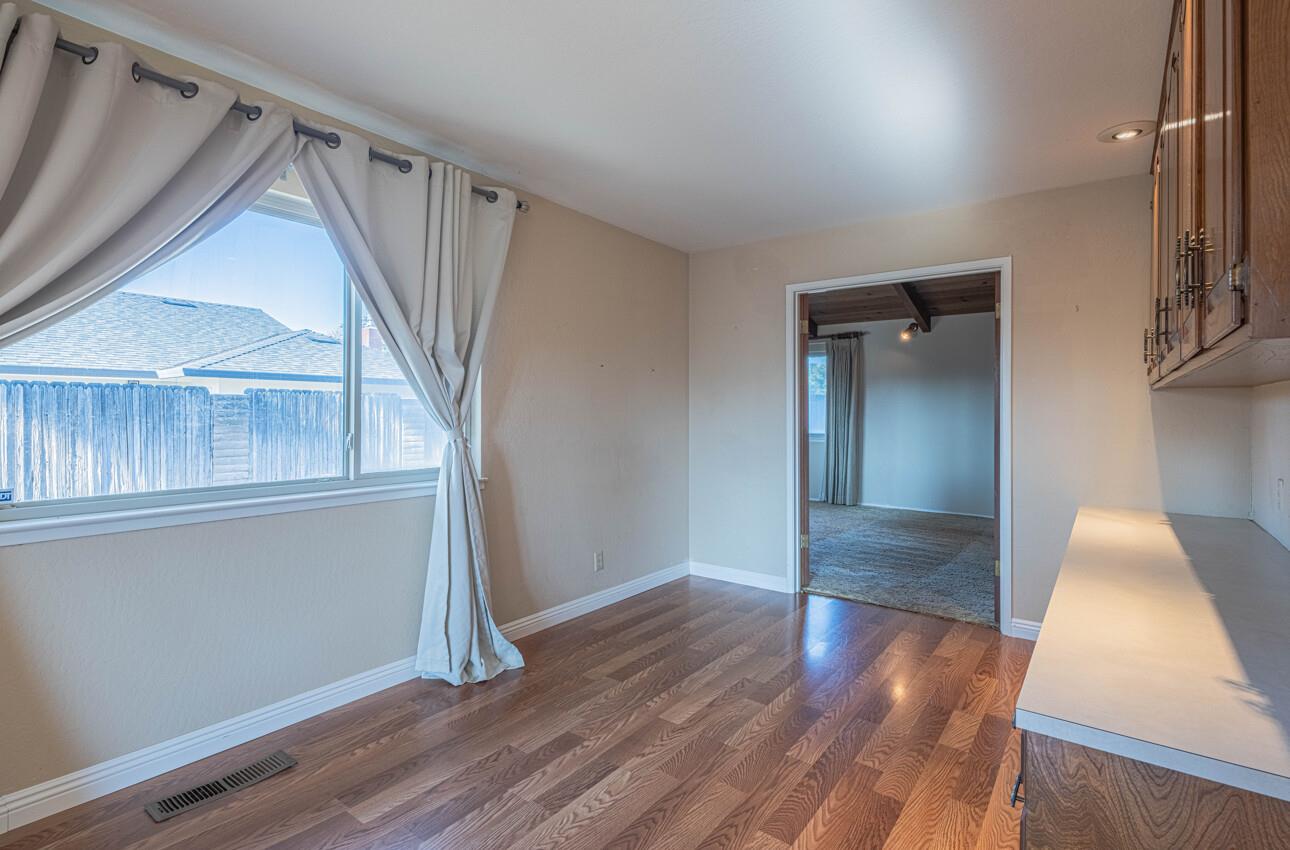 Detail Gallery Image 11 of 47 For 1007 Driftwood Pl, Salinas,  CA 93901 - 4 Beds | 3/1 Baths