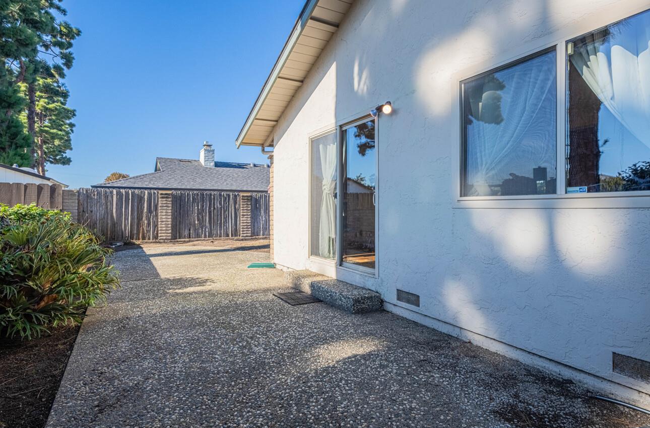 Detail Gallery Image 14 of 47 For 1007 Driftwood Pl, Salinas,  CA 93901 - 4 Beds | 3/1 Baths