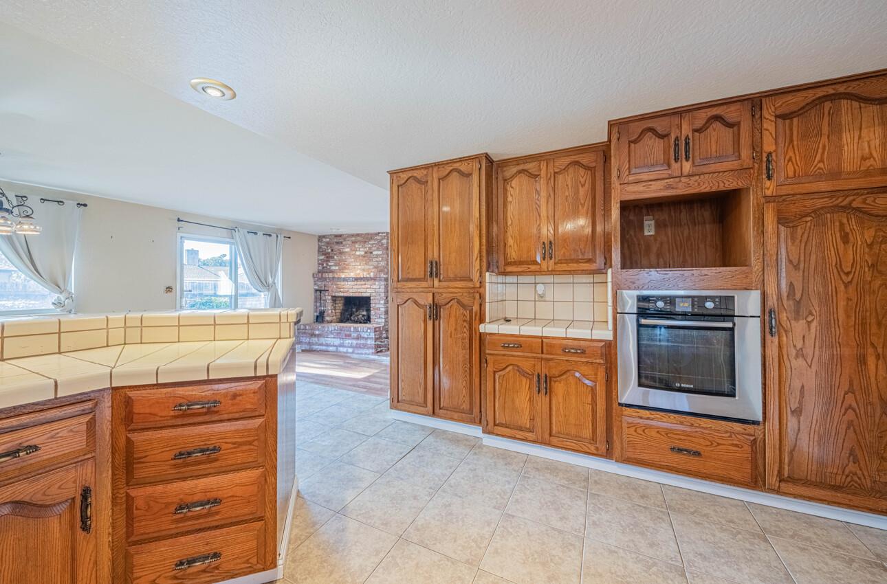 Detail Gallery Image 19 of 47 For 1007 Driftwood Pl, Salinas,  CA 93901 - 4 Beds | 3/1 Baths