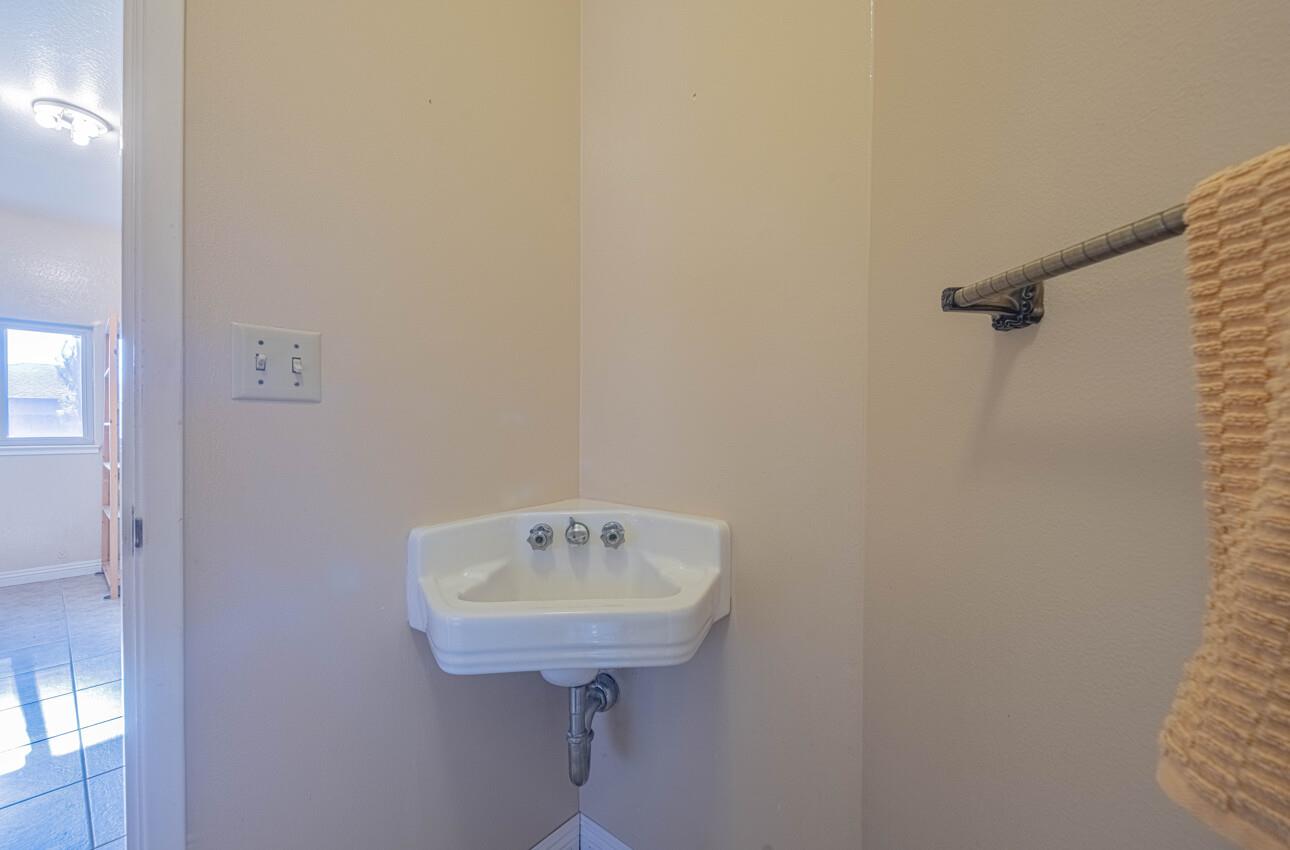 Detail Gallery Image 38 of 47 For 1007 Driftwood Pl, Salinas,  CA 93901 - 4 Beds | 3/1 Baths