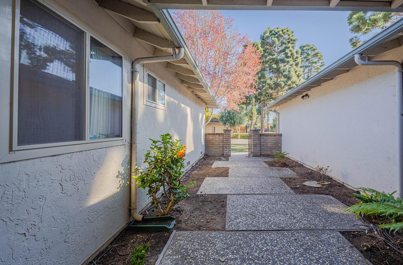 Detail Gallery Image 4 of 47 For 1007 Driftwood Pl, Salinas,  CA 93901 - 4 Beds | 3/1 Baths