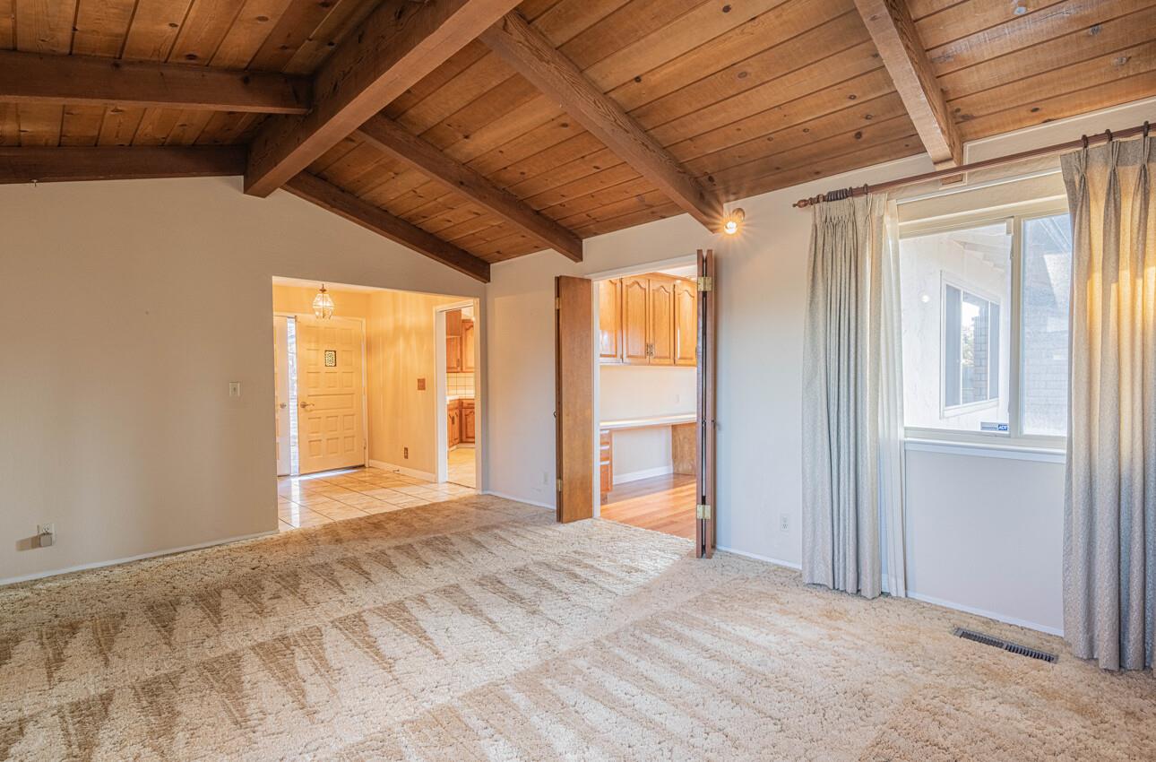 Detail Gallery Image 7 of 47 For 1007 Driftwood Pl, Salinas,  CA 93901 - 4 Beds | 3/1 Baths