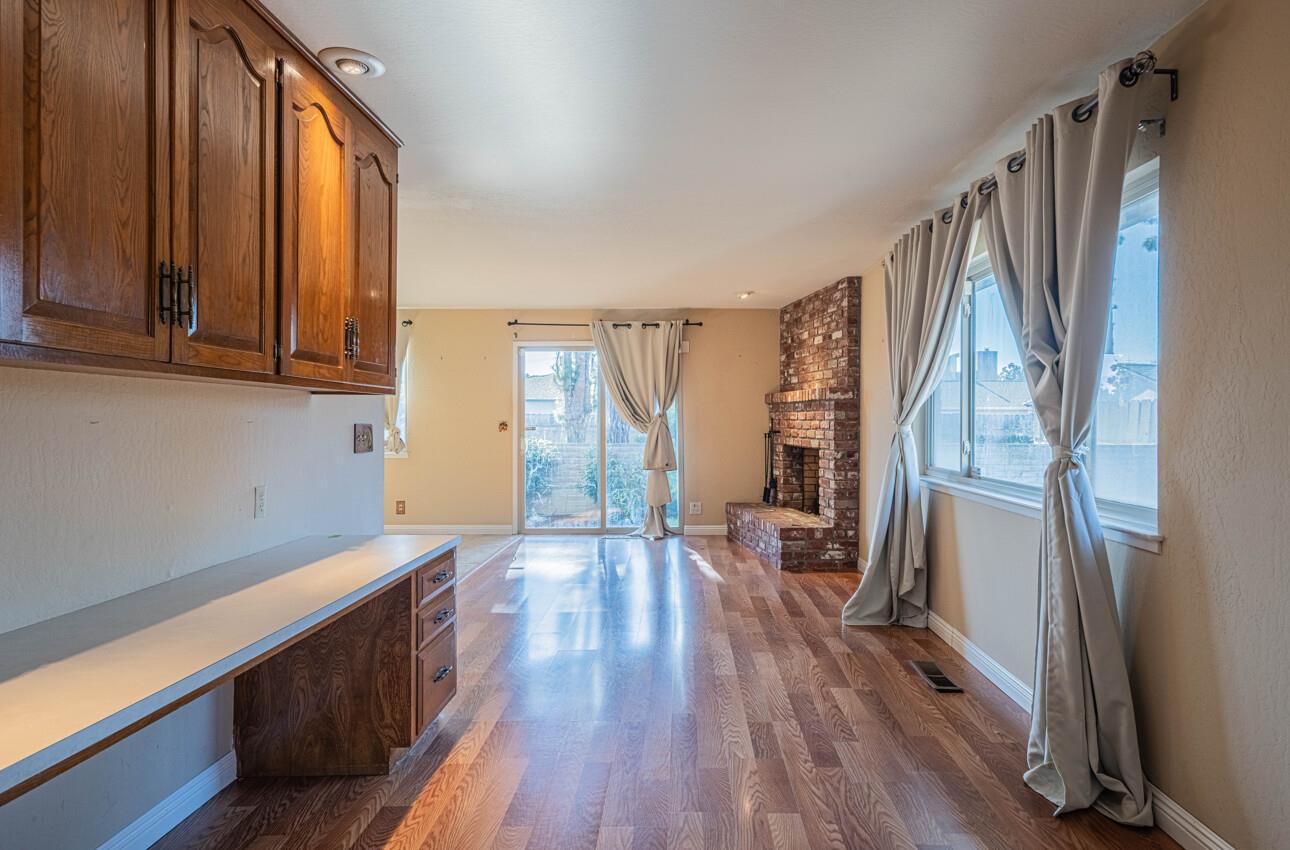 Detail Gallery Image 9 of 47 For 1007 Driftwood Pl, Salinas,  CA 93901 - 4 Beds | 3/1 Baths