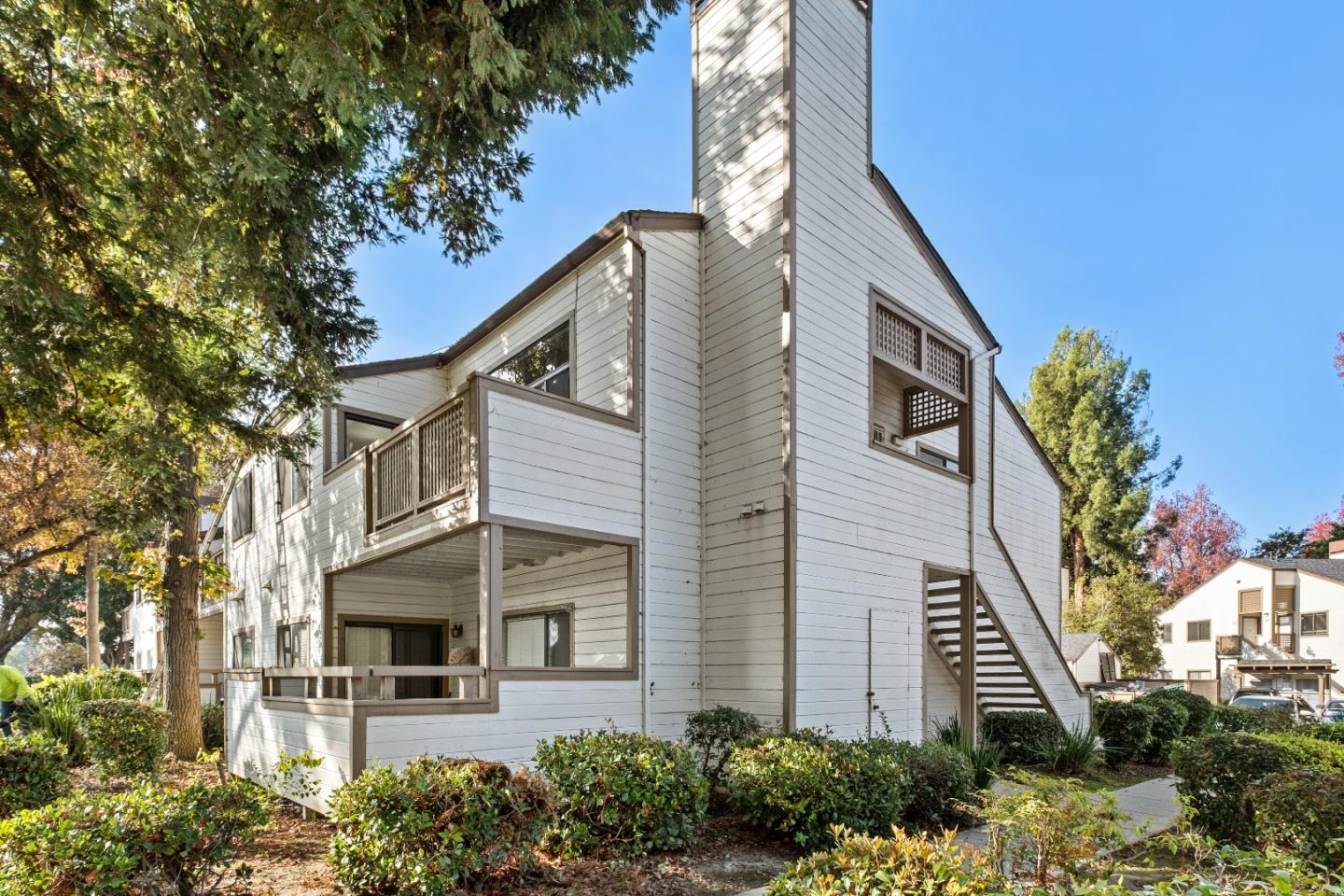 Detail Gallery Image 2 of 46 For 1327 Pebble Ct, San Jose,  CA 95131 - 3 Beds | 2 Baths