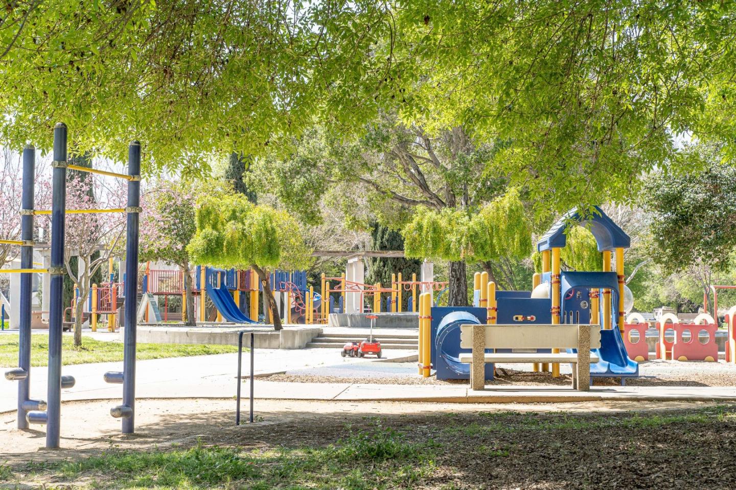 Detail Gallery Image 40 of 46 For 1327 Pebble Ct, San Jose,  CA 95131 - 3 Beds | 2 Baths