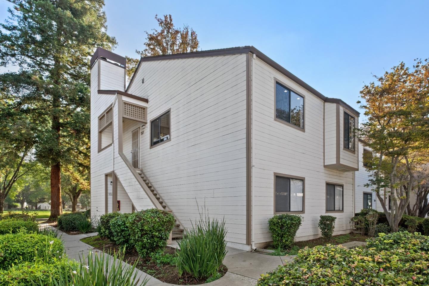 Detail Gallery Image 6 of 46 For 1327 Pebble Ct, San Jose,  CA 95131 - 3 Beds | 2 Baths