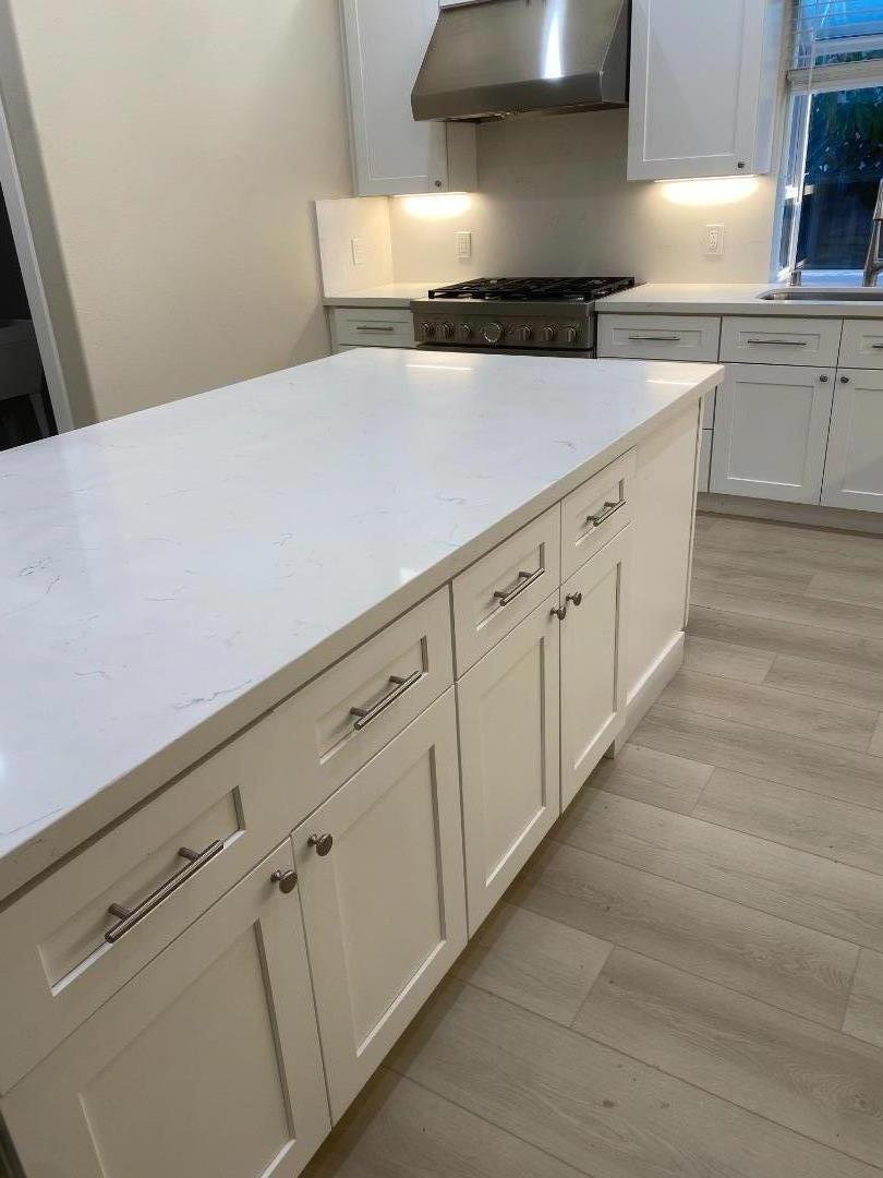 Detail Gallery Image 10 of 26 For 43257 Newport Dr, Fremont,  CA 94538 - 5 Beds | 3/1 Baths