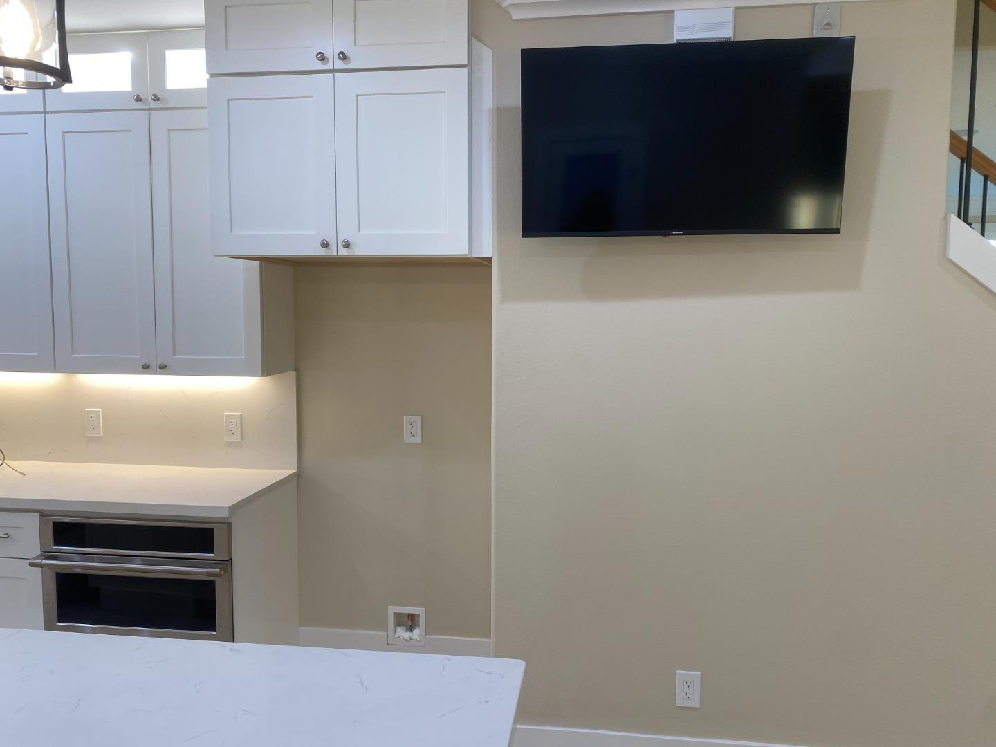 Detail Gallery Image 11 of 26 For 43257 Newport Dr, Fremont,  CA 94538 - 5 Beds | 3/1 Baths