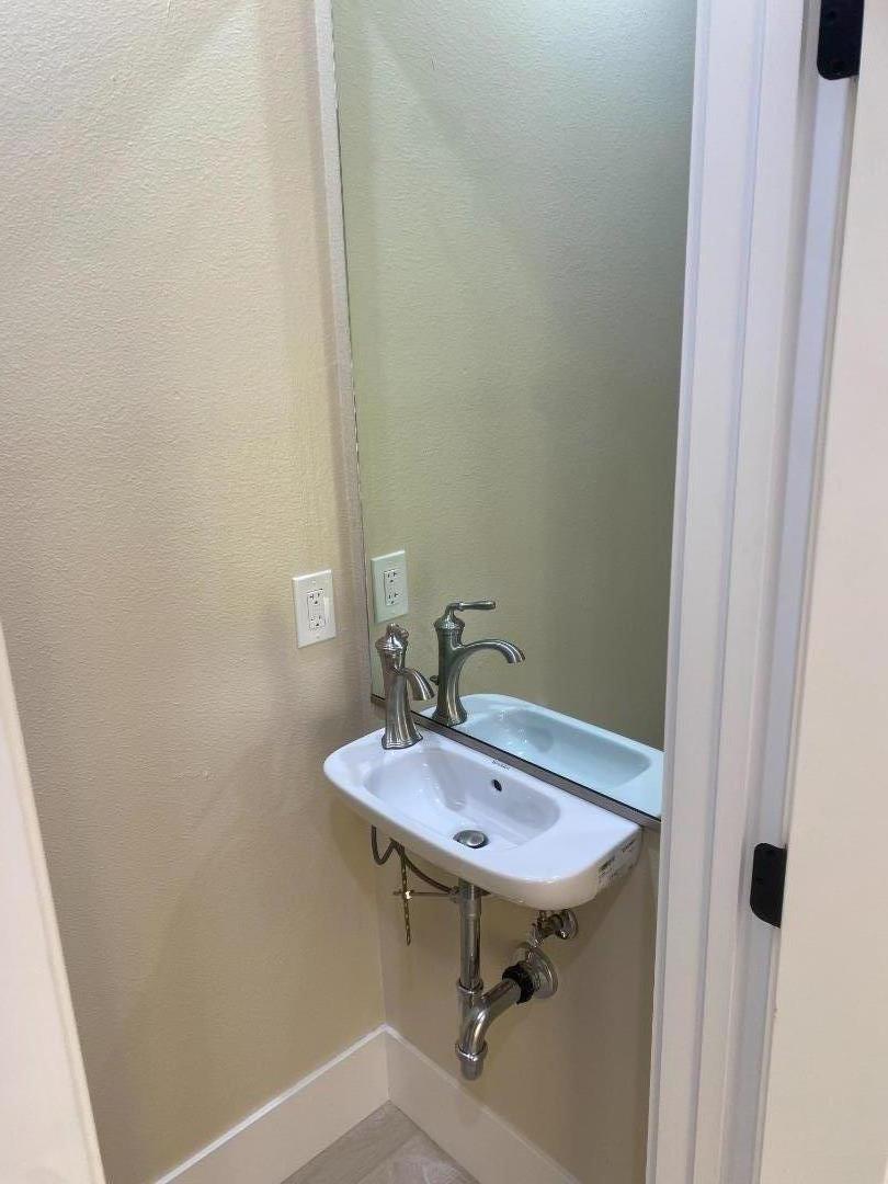 Detail Gallery Image 14 of 26 For 43257 Newport Dr, Fremont,  CA 94538 - 5 Beds | 3/1 Baths