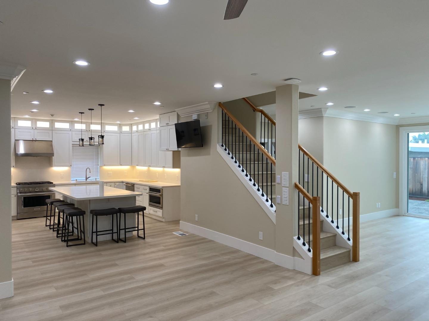 Detail Gallery Image 3 of 26 For 43257 Newport Dr, Fremont,  CA 94538 - 5 Beds | 3/1 Baths