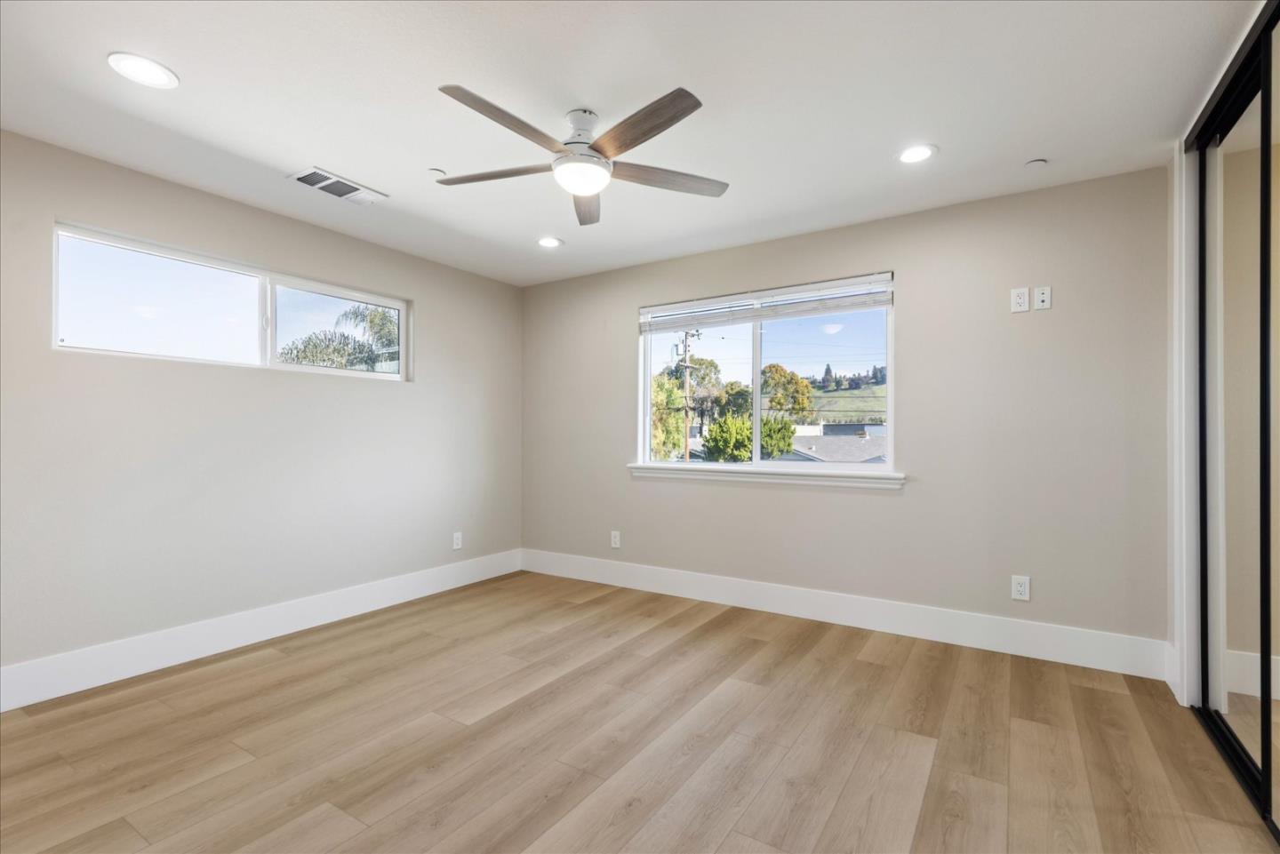 Detail Gallery Image 30 of 52 For 43257 Newport Dr, Fremont,  CA 94538 - 5 Beds | 3/1 Baths