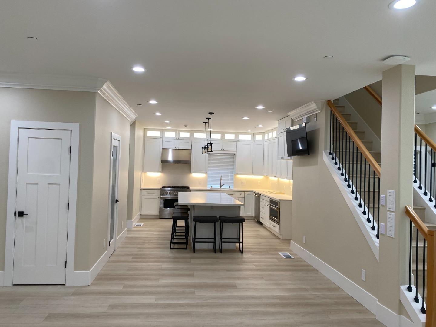 Detail Gallery Image 4 of 26 For 43257 Newport Dr, Fremont,  CA 94538 - 5 Beds | 3/1 Baths