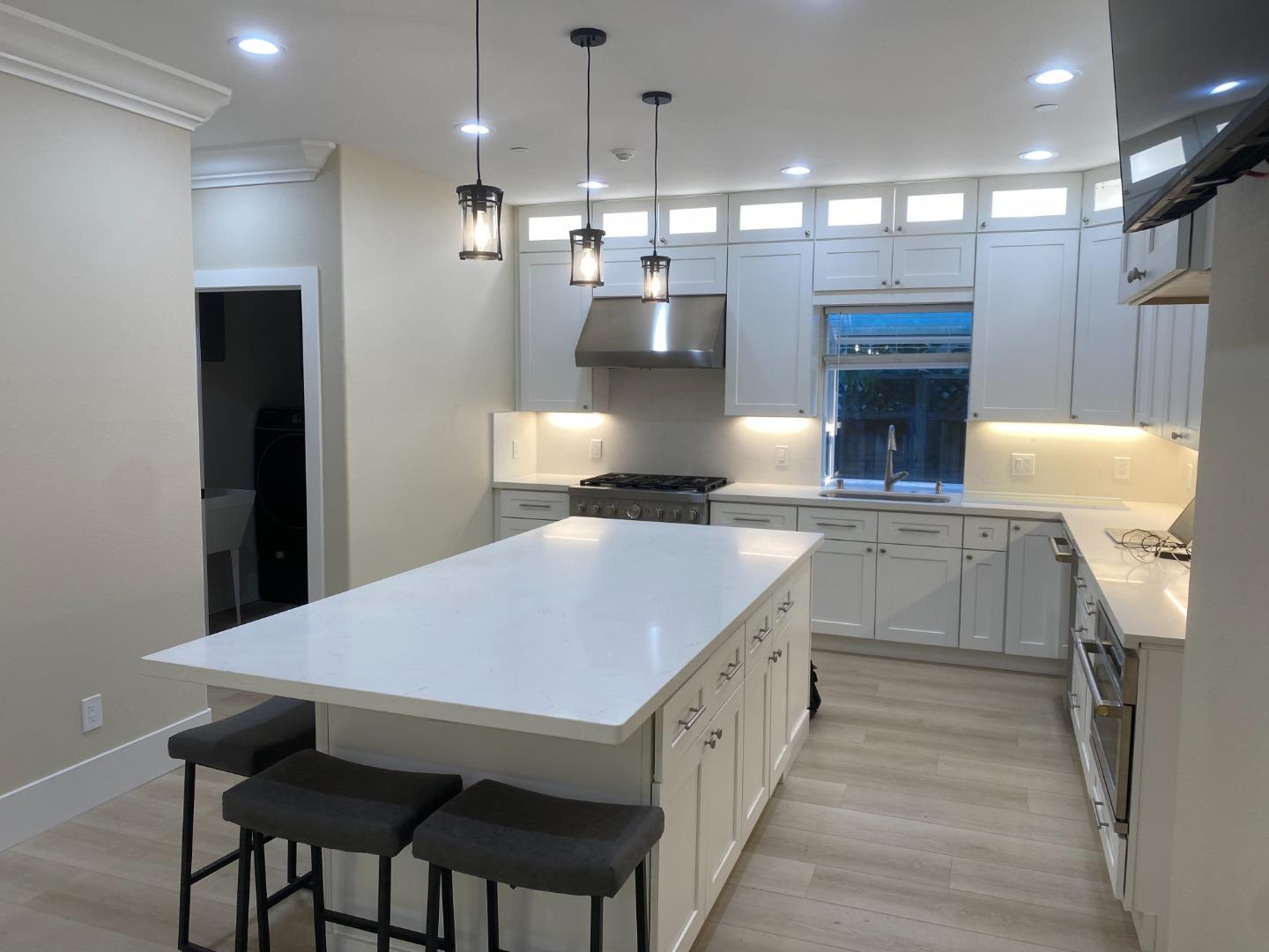 Detail Gallery Image 6 of 26 For 43257 Newport Dr, Fremont,  CA 94538 - 5 Beds | 3/1 Baths