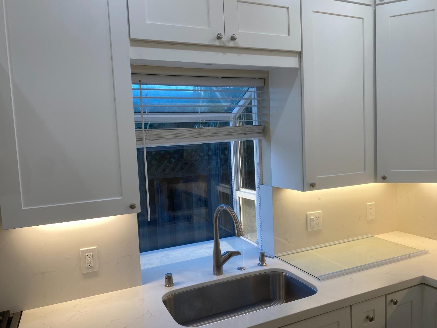 Detail Gallery Image 8 of 26 For 43257 Newport Dr, Fremont,  CA 94538 - 5 Beds | 3/1 Baths