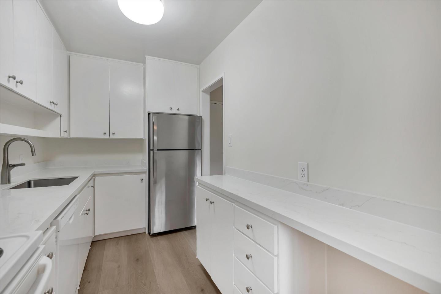 Detail Gallery Image 14 of 34 For 930 Peninsula Ave #409,  San Mateo,  CA 94401 - 1 Beds | 1 Baths