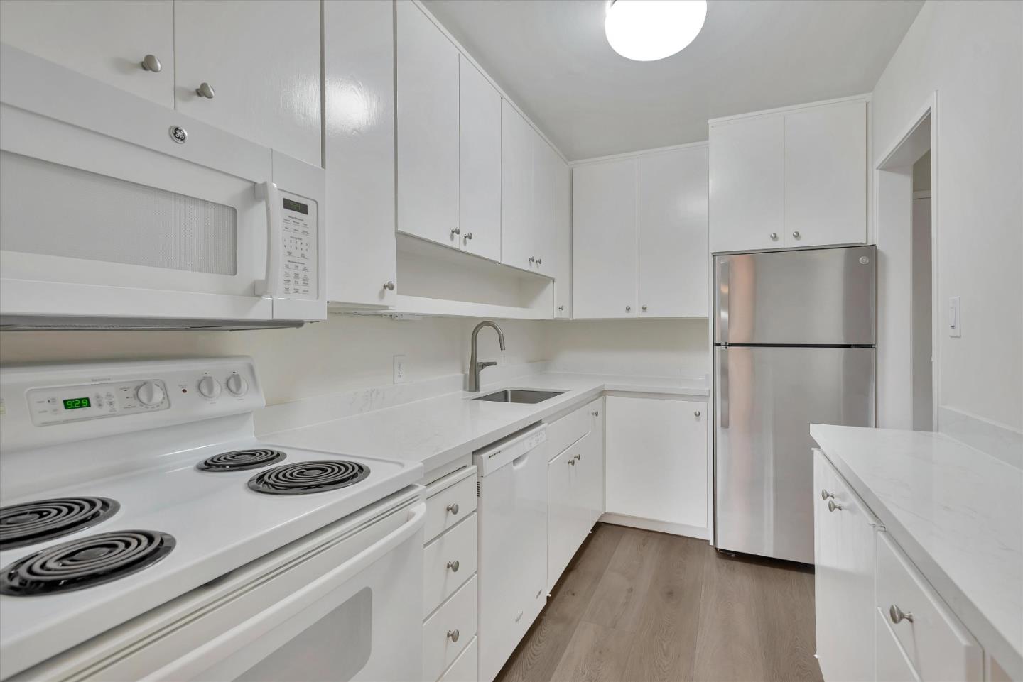 Detail Gallery Image 15 of 34 For 930 Peninsula Ave #409,  San Mateo,  CA 94401 - 1 Beds | 1 Baths