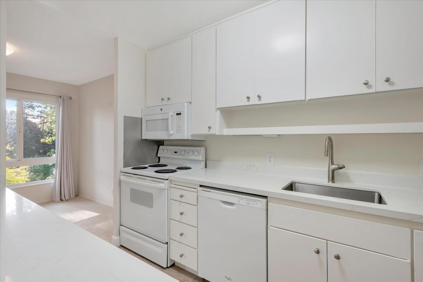 Detail Gallery Image 17 of 34 For 930 Peninsula Ave #409,  San Mateo,  CA 94401 - 1 Beds | 1 Baths