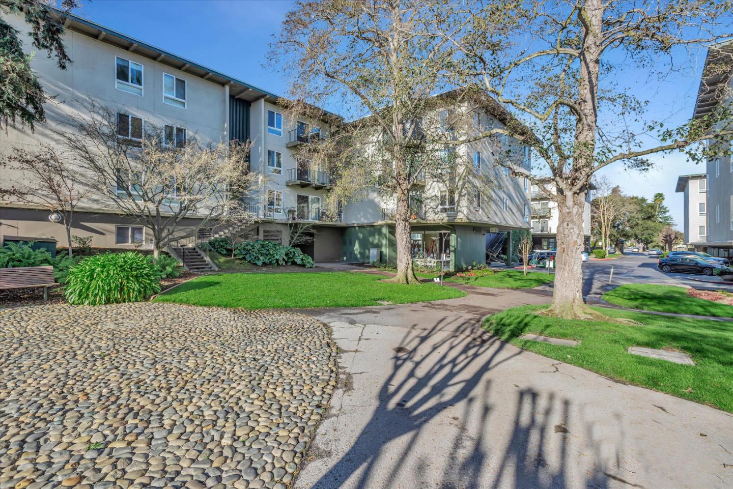 Detail Gallery Image 3 of 34 For 930 Peninsula Ave #409,  San Mateo,  CA 94401 - 1 Beds | 1 Baths