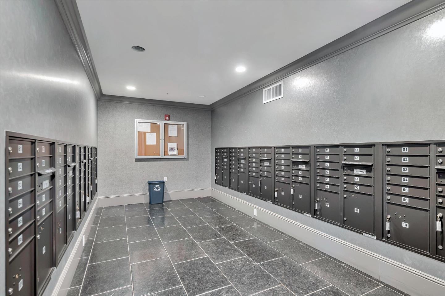 Detail Gallery Image 24 of 27 For 657 Walnut St #437,  San Carlos,  CA 94070 - 1 Beds | 1/1 Baths