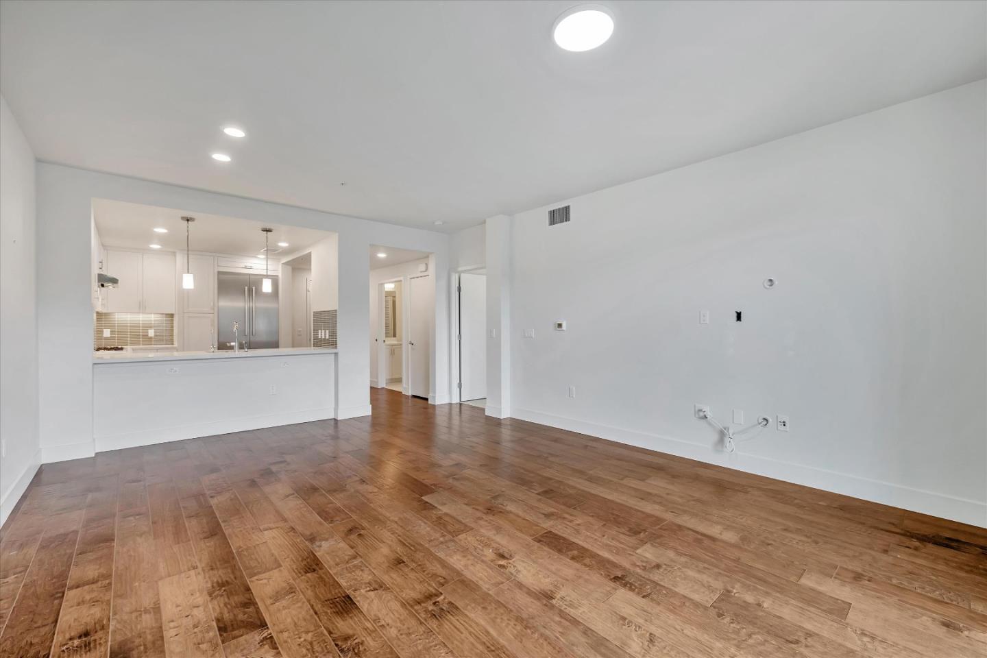 Detail Gallery Image 6 of 27 For 657 Walnut St #437,  San Carlos,  CA 94070 - 1 Beds | 1/1 Baths