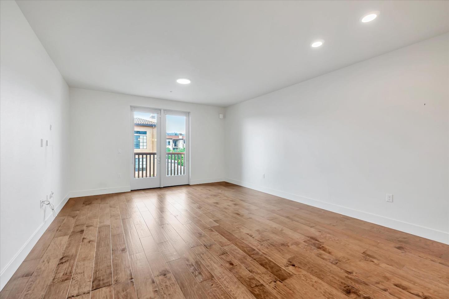 Detail Gallery Image 7 of 27 For 657 Walnut St #437,  San Carlos,  CA 94070 - 1 Beds | 1/1 Baths