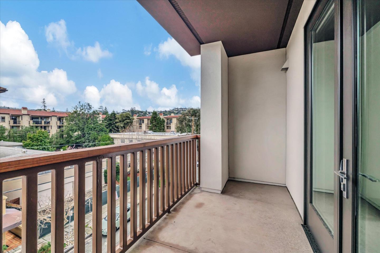Detail Gallery Image 9 of 27 For 657 Walnut St #437,  San Carlos,  CA 94070 - 1 Beds | 1/1 Baths