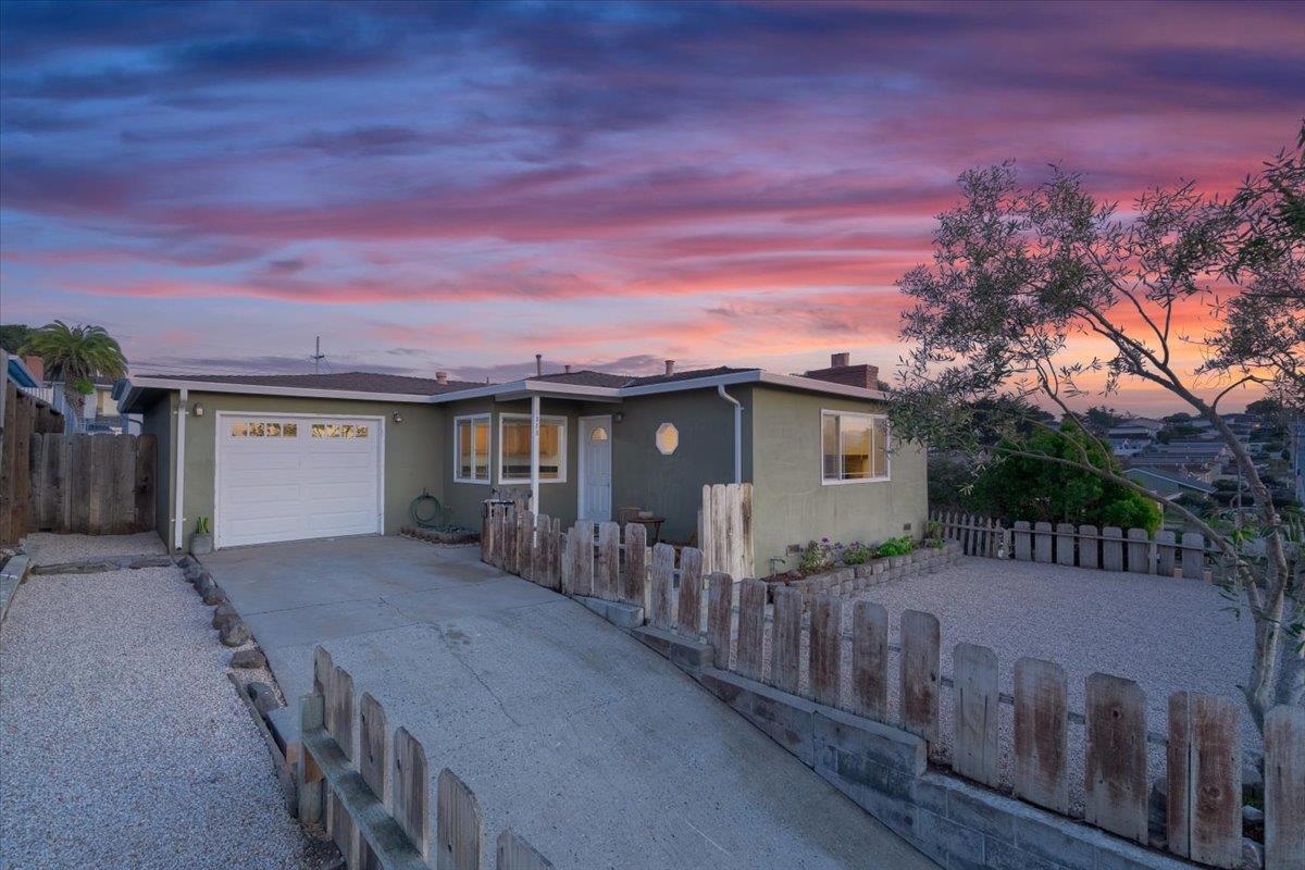 Detail Gallery Image 3 of 23 For 1610 Soto St, Seaside,  CA 93955 - 3 Beds | 1 Baths