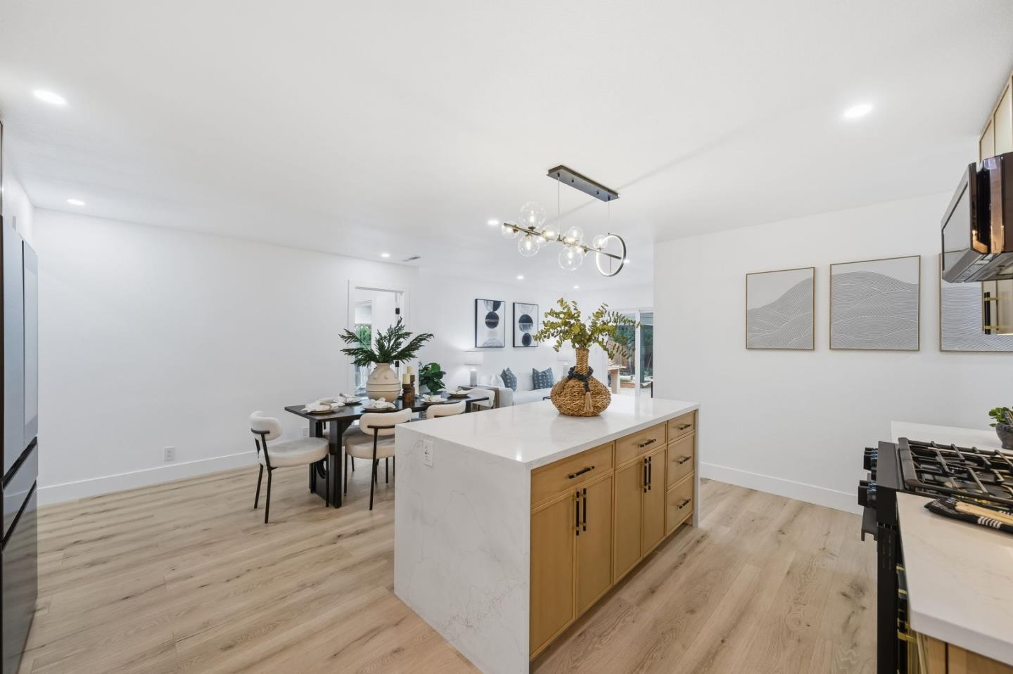 Detail Gallery Image 4 of 38 For 1525 Santa Inez Dr, San Jose,  CA 95125 - 3 Beds | 2 Baths