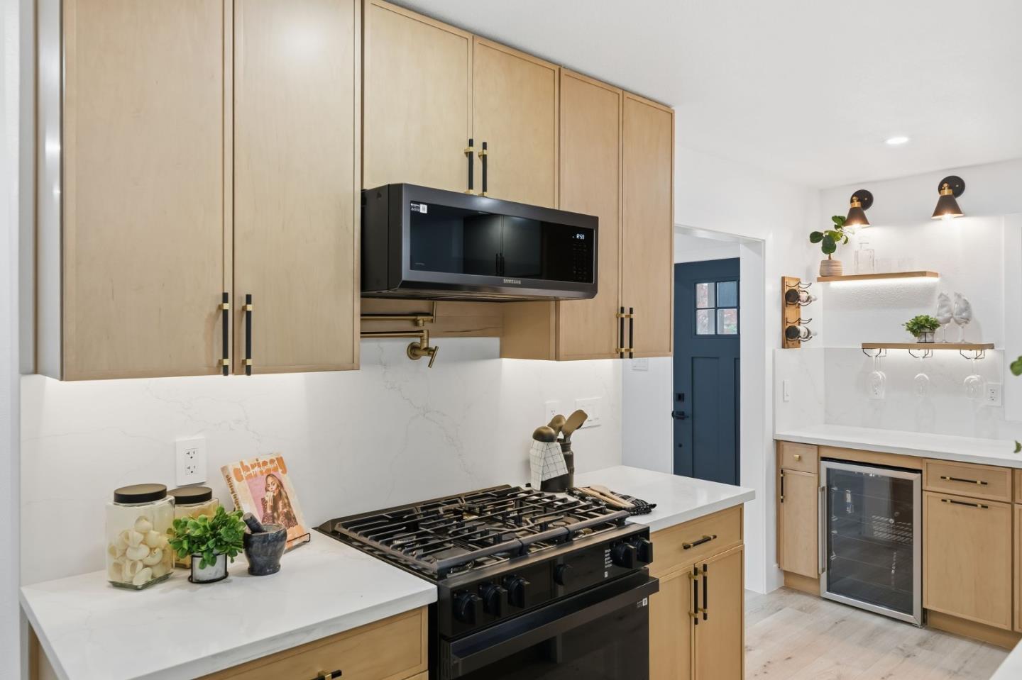 Detail Gallery Image 6 of 38 For 1525 Santa Inez Dr, San Jose,  CA 95125 - 3 Beds | 2 Baths