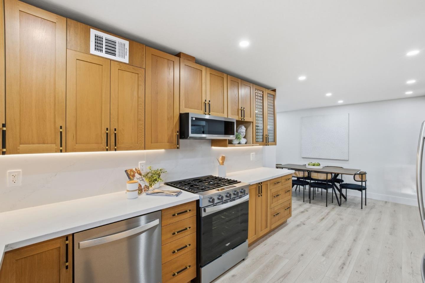 Detail Gallery Image 11 of 55 For 1666 Center Ridge Dr, San Jose,  CA 95121 - 4 Beds | 2 Baths