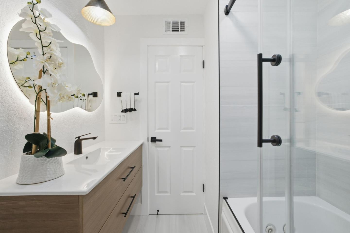 Detail Gallery Image 19 of 55 For 1666 Center Ridge Dr, San Jose,  CA 95121 - 4 Beds | 2 Baths